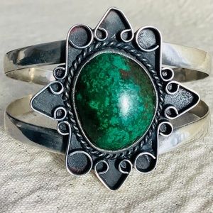 Vintage sterling silver & Turquoise cuff bracelet